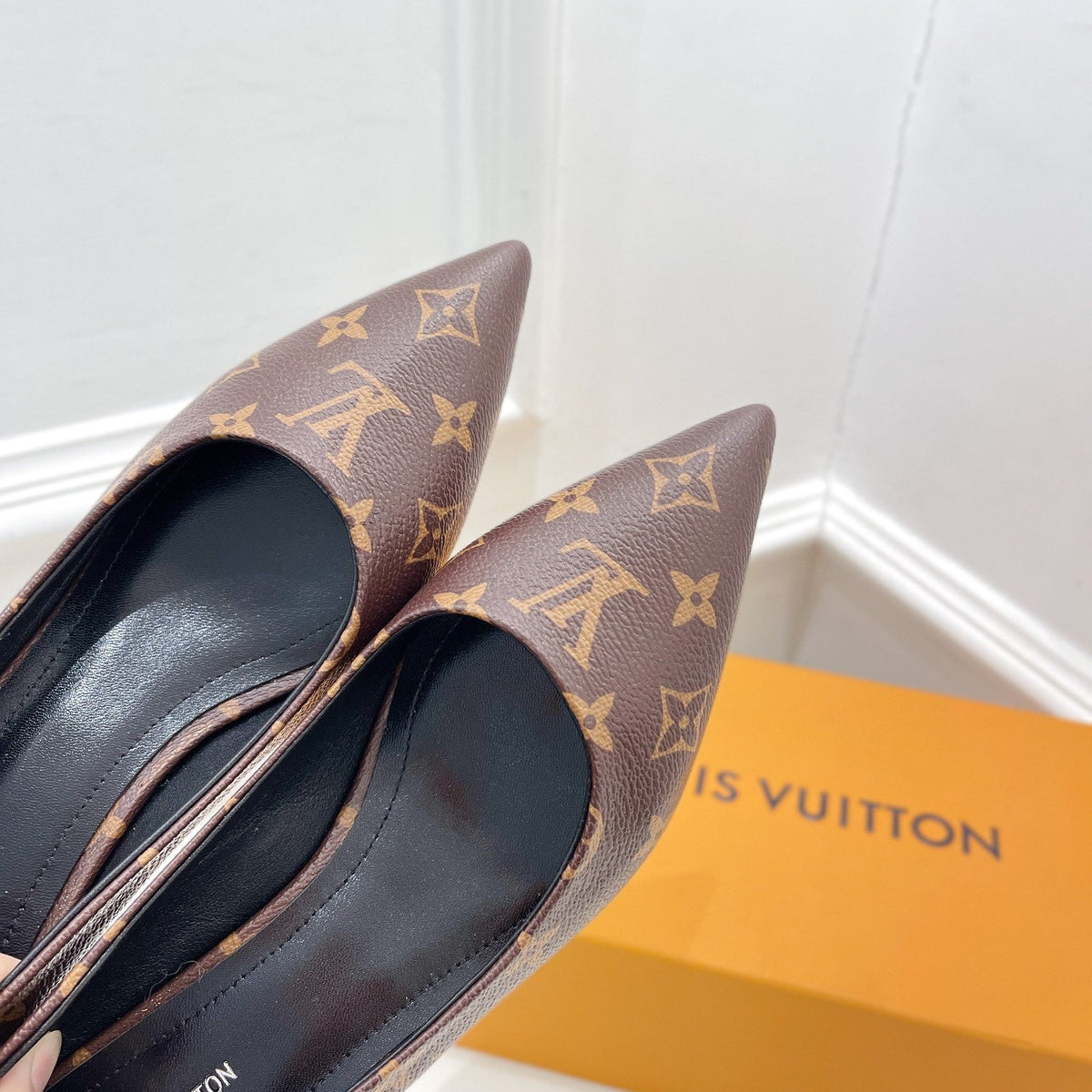 SE807 Pointed Toe Flats / Size4-11