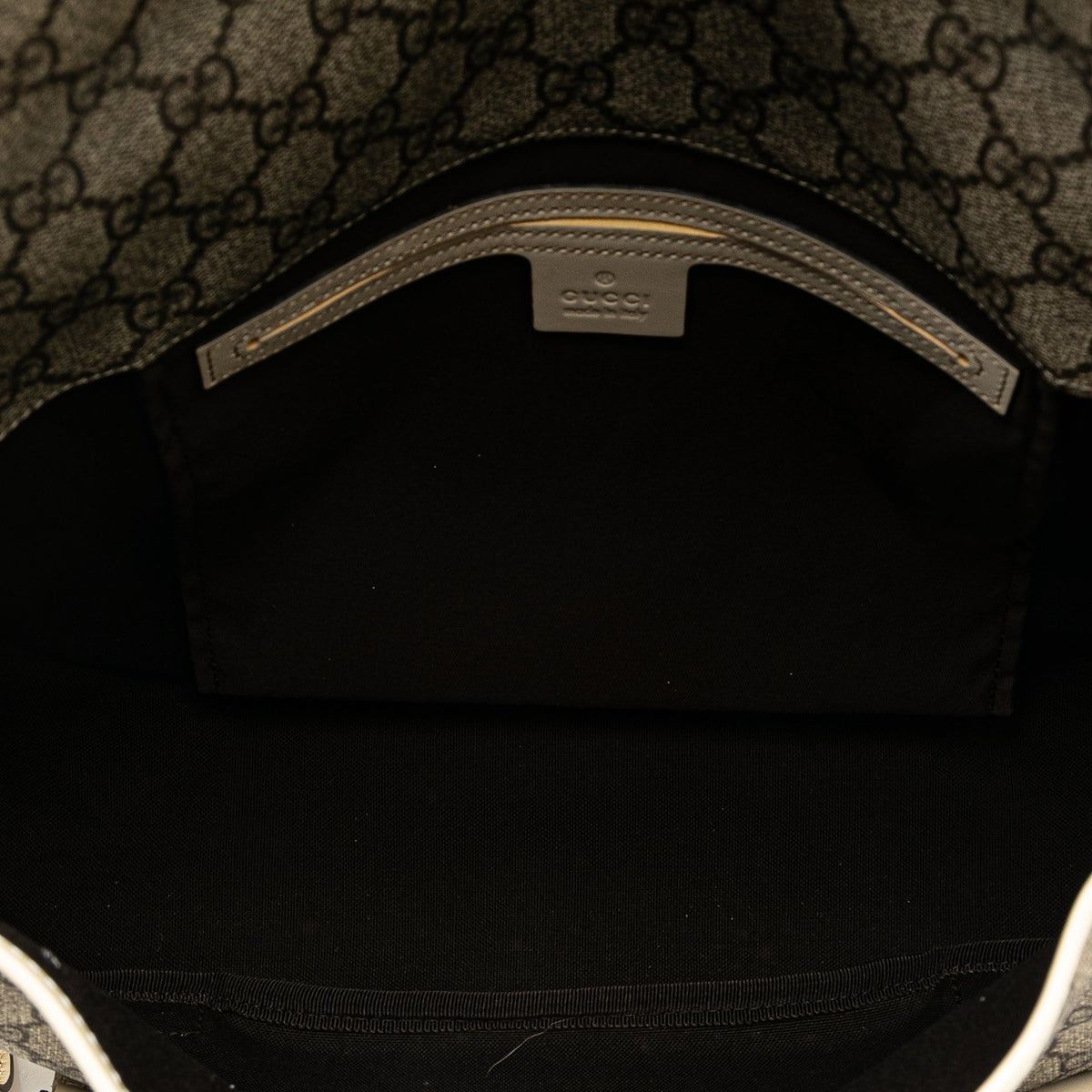 GUCCI GG Supreme Crossbody Bag