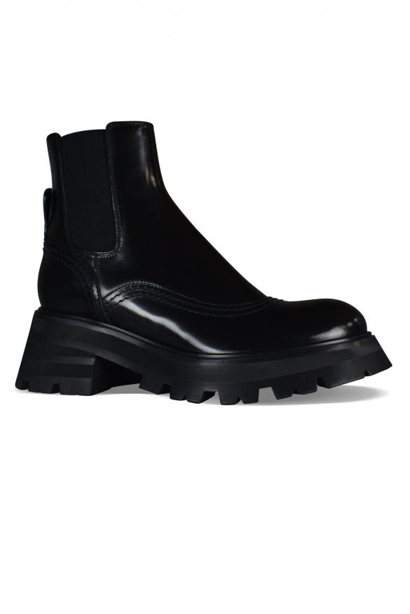 Alexander Mcqueen Women Wander Chelsea Boots