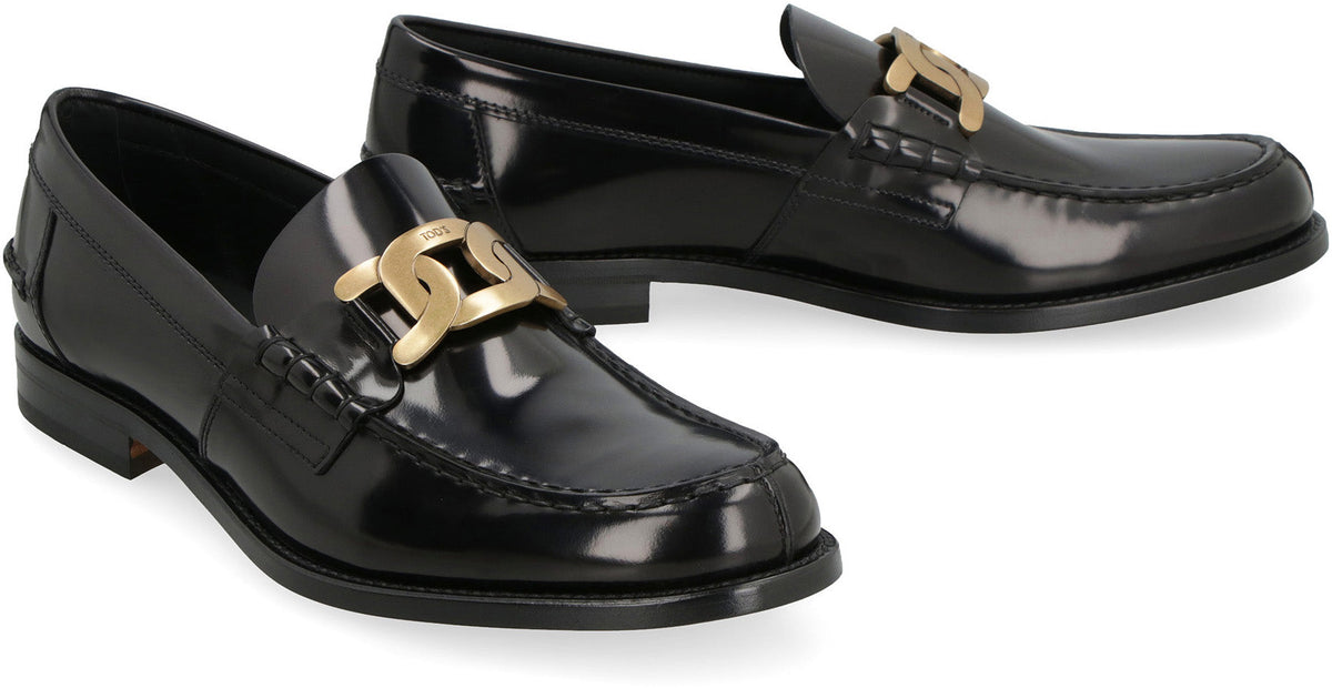 LEATHER CHAIN DETAILED LOGO LOAFERS.