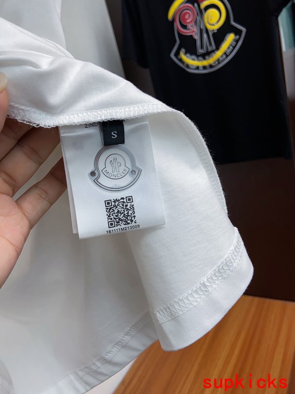 Moncler Luxury Cloth