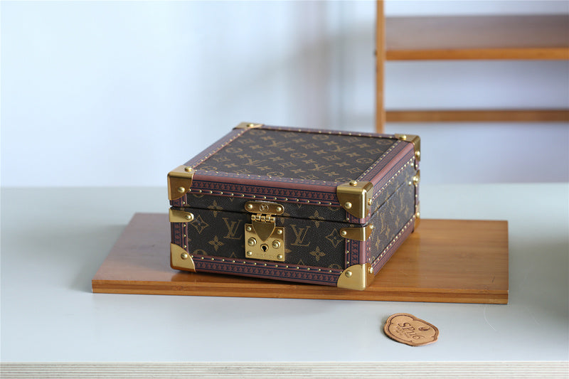 I W Fashion Lu-Vi bags - 9554
