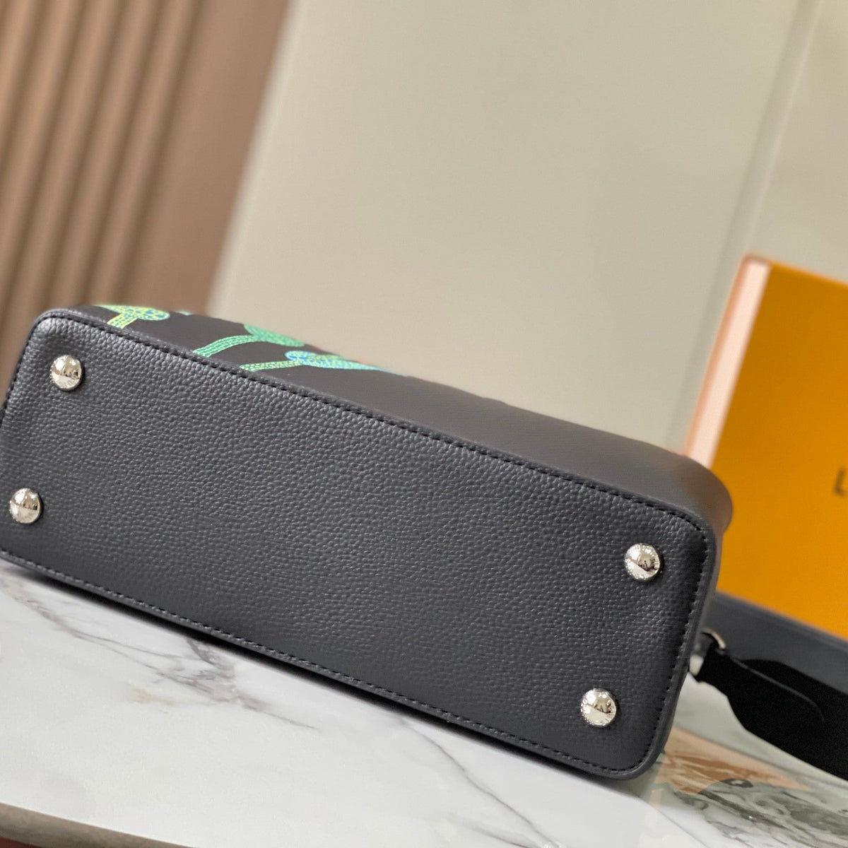 Elite Carryalls
