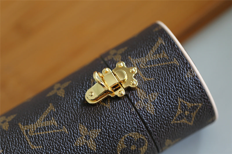 I W Fashion Lu-Vi bags - 9387