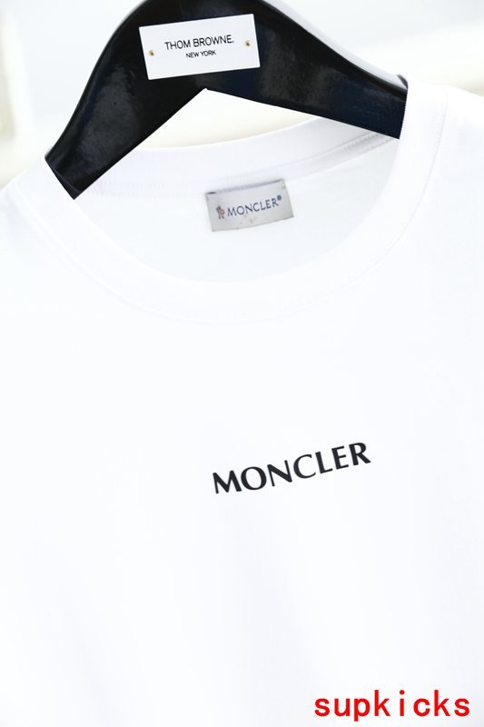 Moncler Luxury Cloth