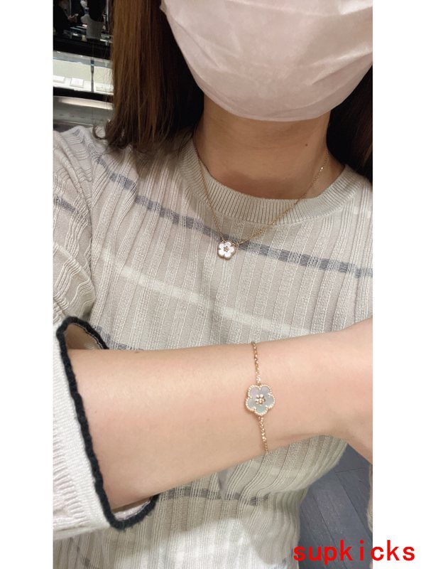 Van Cleef & Arples Jewelry