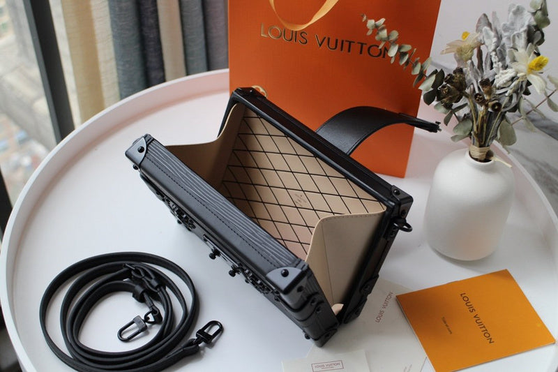 I W Fashion Lu-Vi bags - 17792
