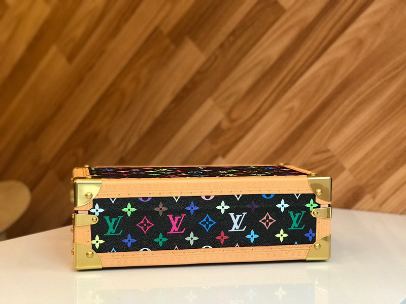 I W Fashion Lu-Vi bags - 9500