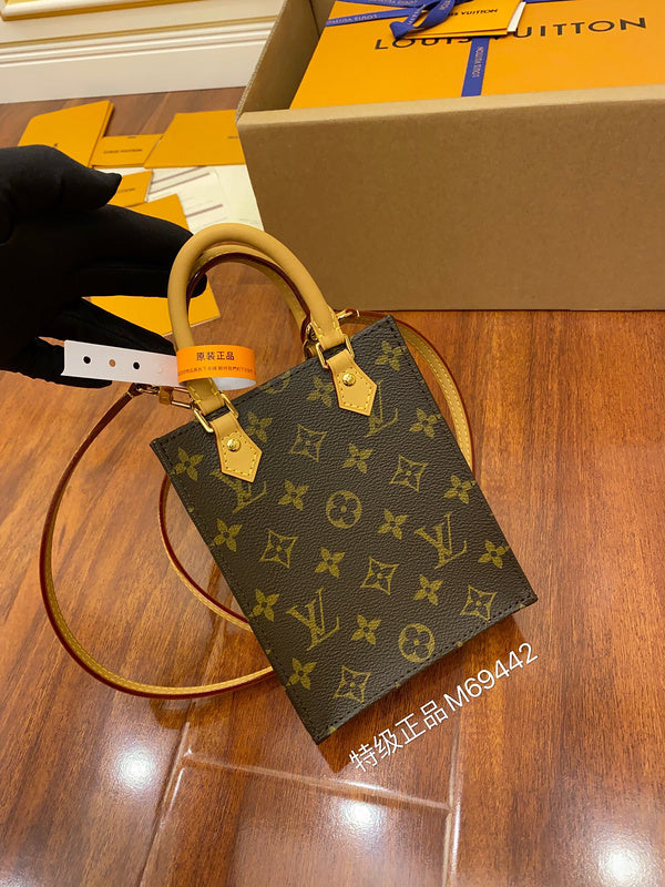 I W Fashion Lu-Vi bags - 17663