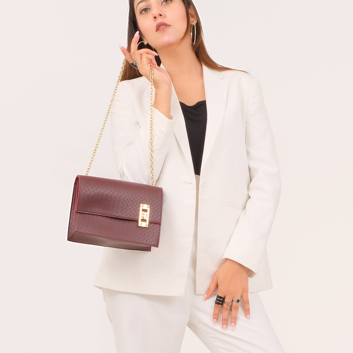 Burgundy weaved chain shoulder bag with twist lock