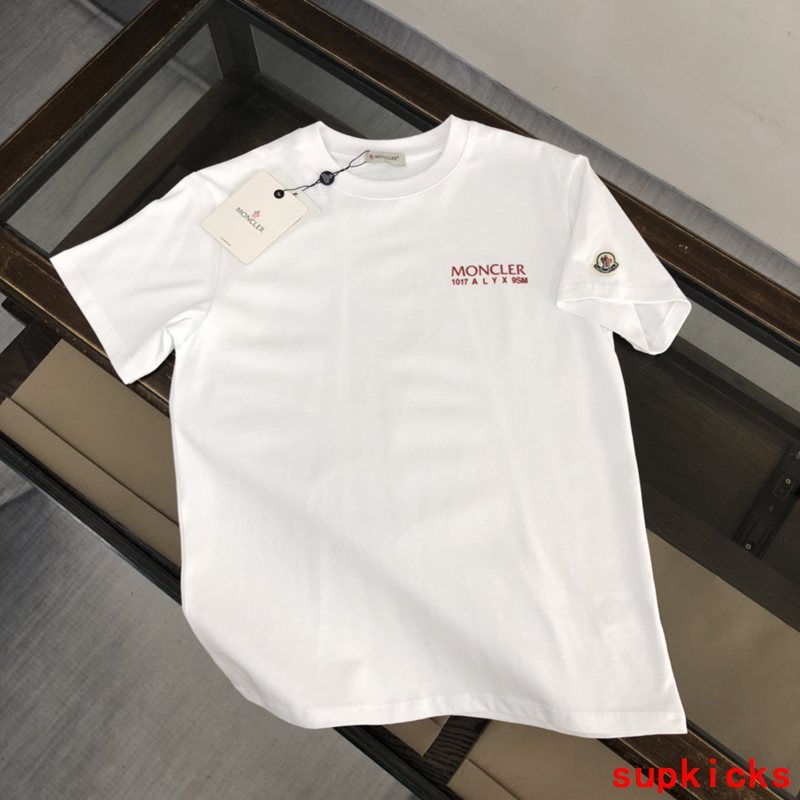 Moncler Luxury Cloth