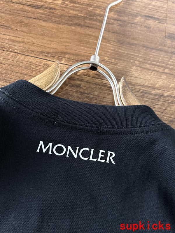 Moncler Luxury Cloth