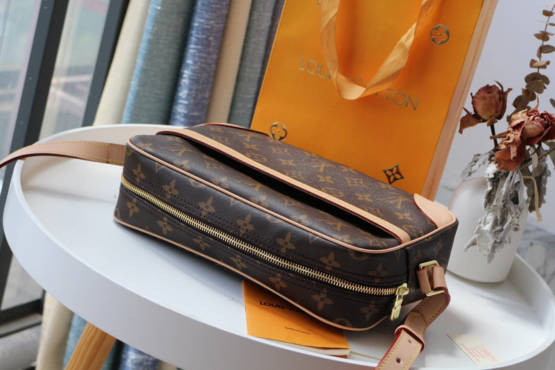 LOV2 Bags - Luxurious Bags  2667