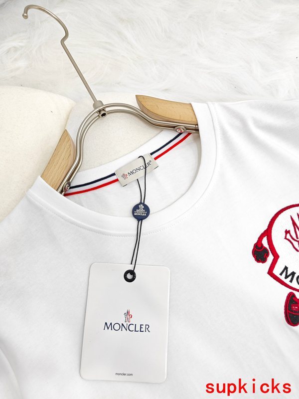 Moncler Luxury Cloth