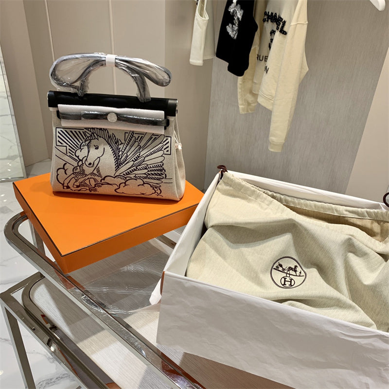 PHA - HMS Bags - 820