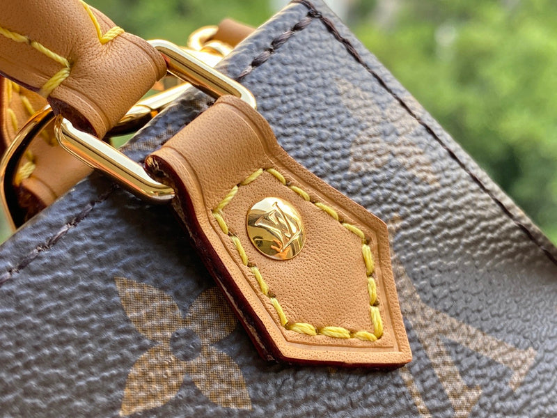 I W Fashion Lu-Vi bags - 17091