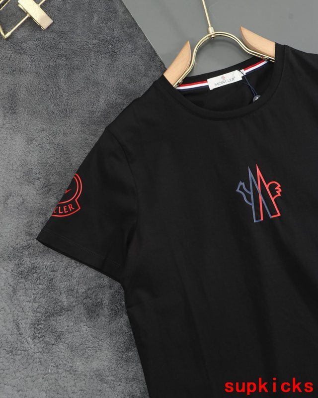 Moncler Luxury Cloth