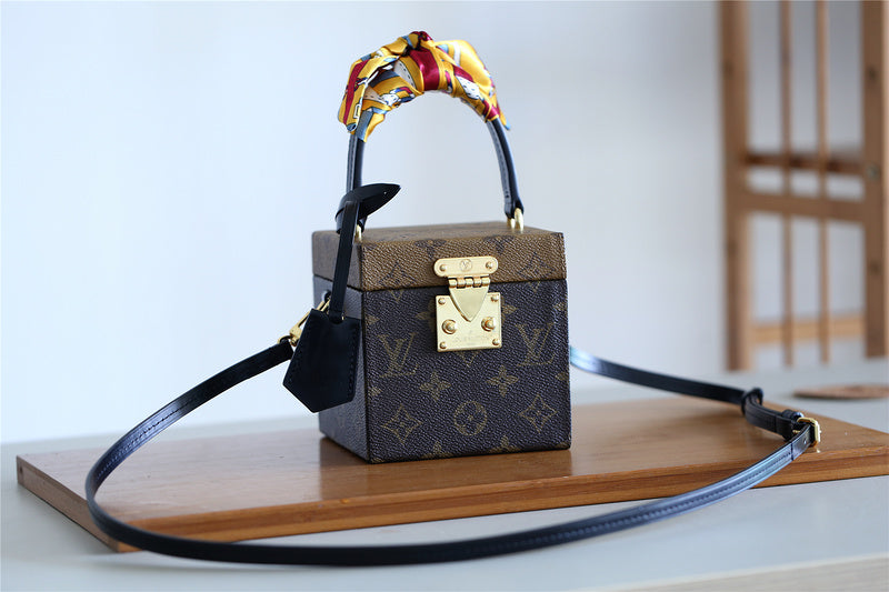 I W Fashion Lu-Vi bags - 9401