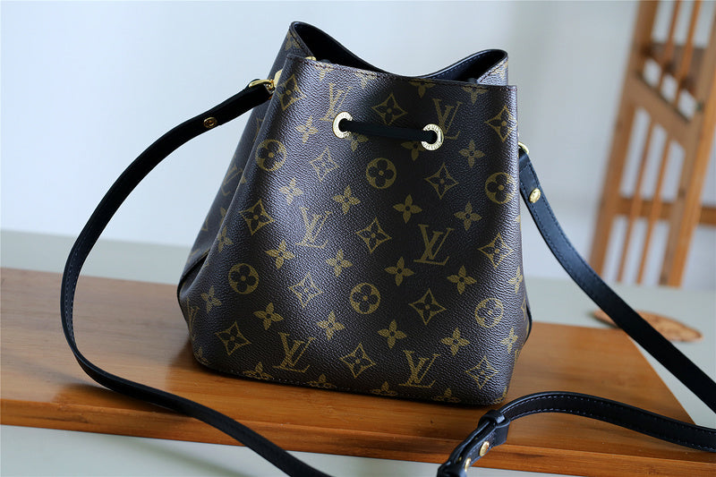 I W Fashion Lu-Vi bags - 8580