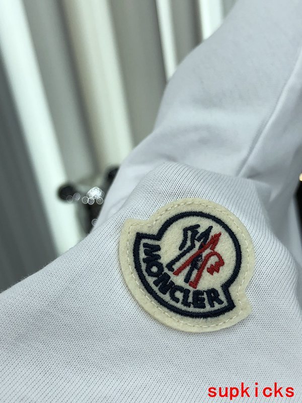 Moncler Luxury Cloth