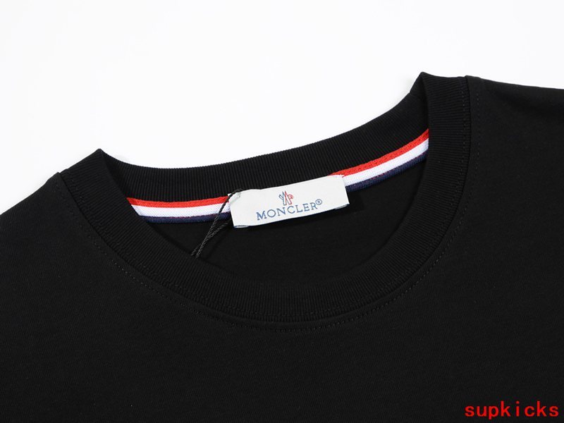 Moncler Luxury Cloth