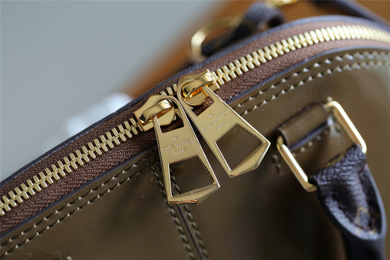 I W Fashion Lu-Vi bags - 8280
