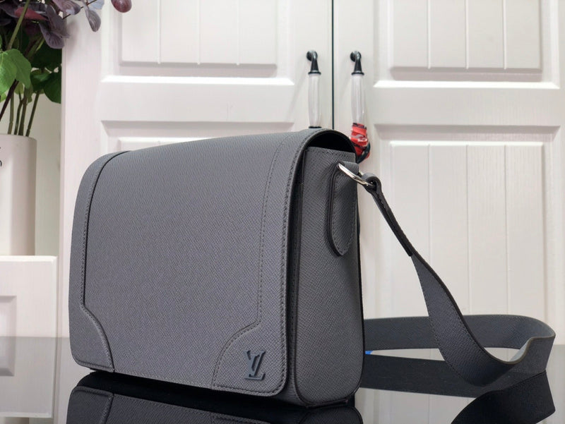 I W Fashion Lu-Vi bags - 17382