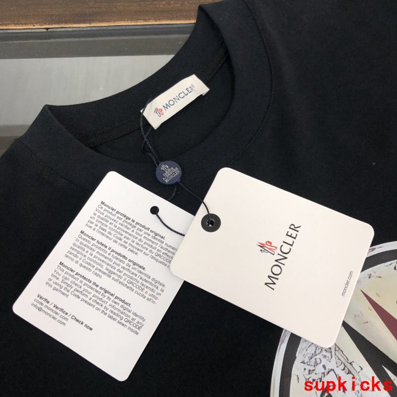 Moncler Luxury Cloth