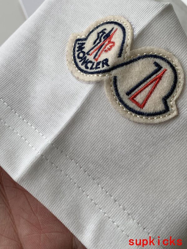 Moncler Luxury Cloth