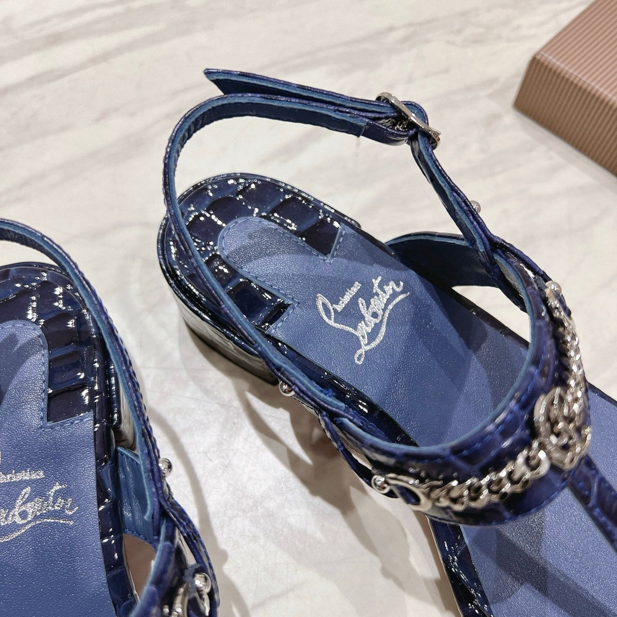 Ava’s Mode - High-Quality Designer Products for You - AFFORDABLE LUXURY HEELS - 8227