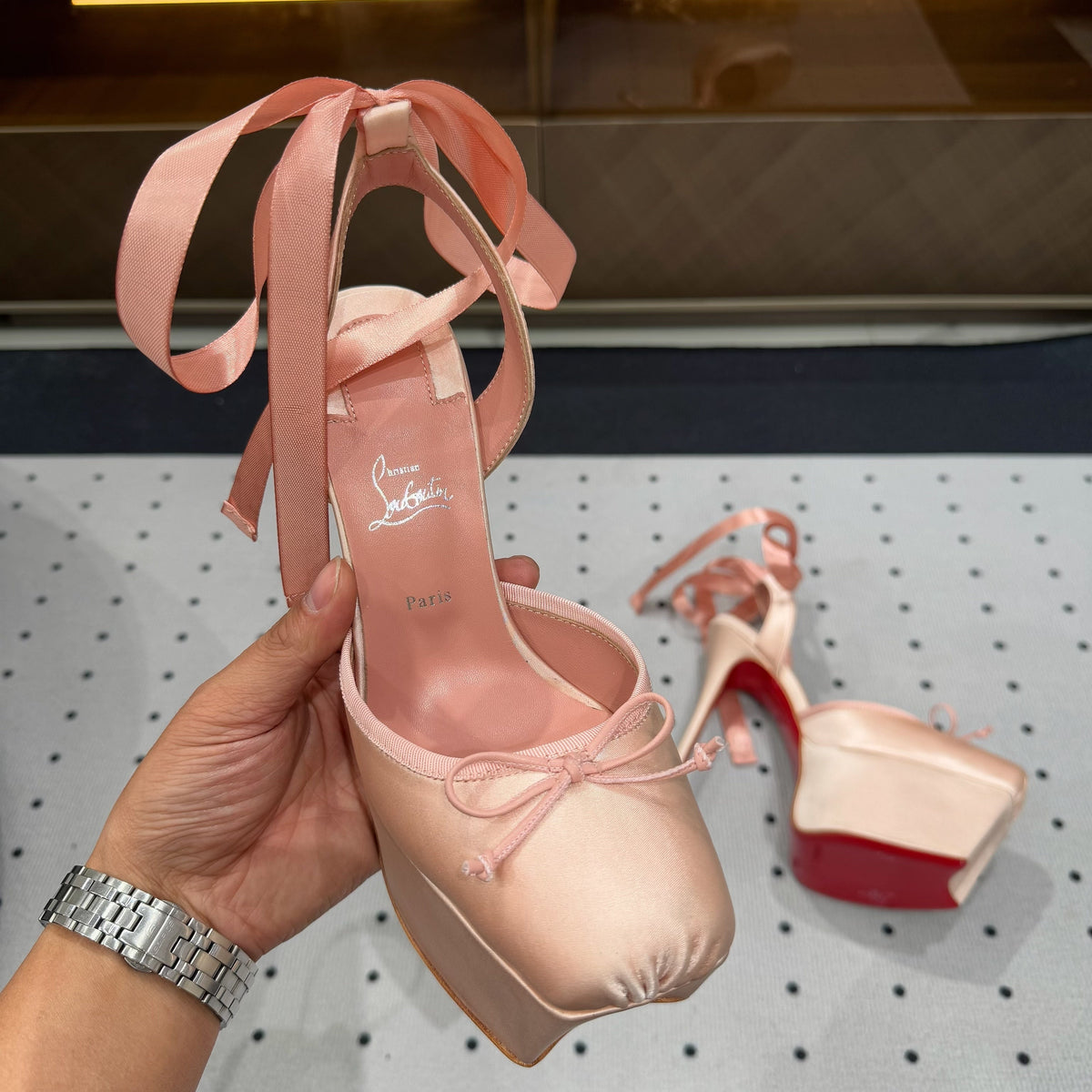 Ava’s Mode - High-Quality Designer Products for You - AFFORDABLE LUXURY HEELS - 8219