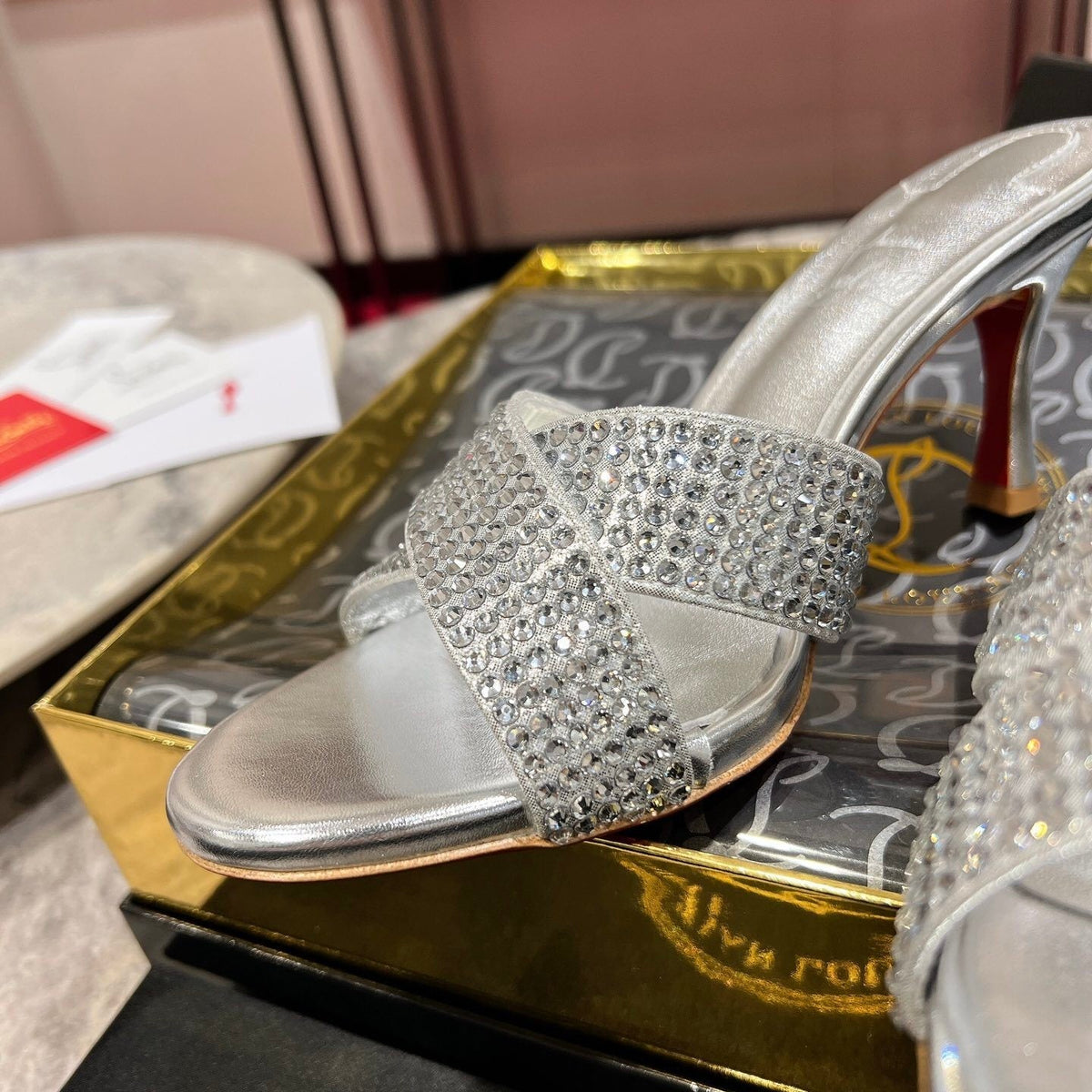 Ava’s Mode - High-Quality Designer Products for You - AFFORDABLE LUXURY HEELS - 8079