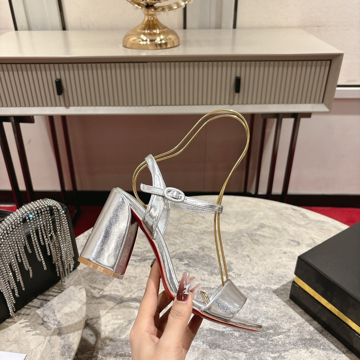 Ava’s Mode - High-Quality Designer Products for You - AFFORDABLE LUXURY HEELS - 8303