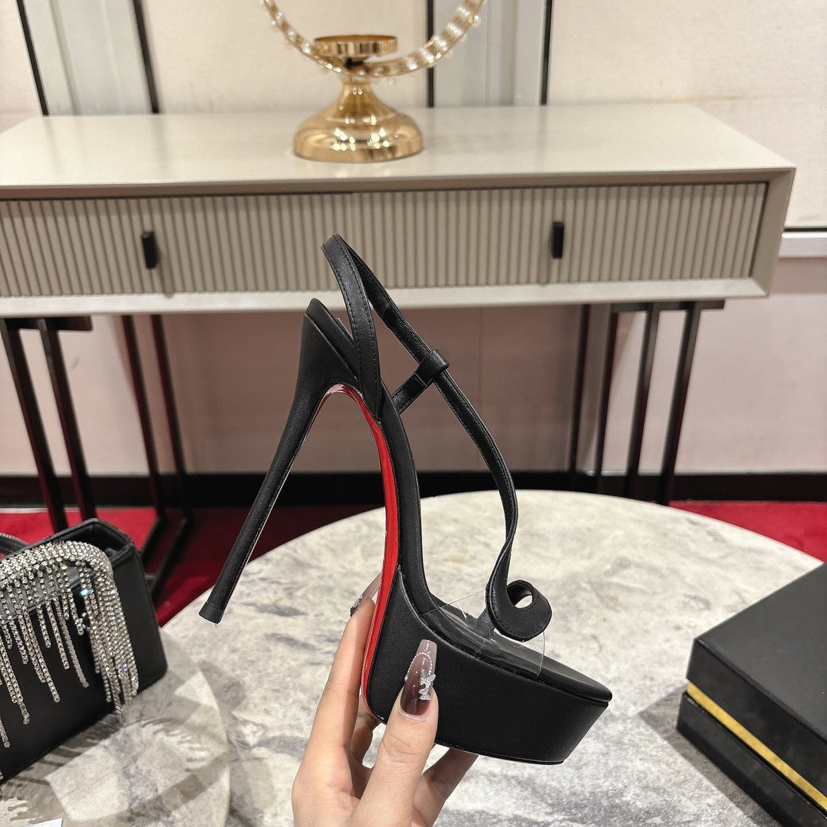 Ava’s Mode - High-Quality Designer Products for You - AFFORDABLE LUXURY HEELS - 8295