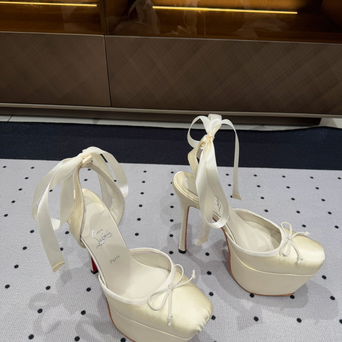 Ava’s Mode - High-Quality Designer Products for You - AFFORDABLE LUXURY HEELS - 8223