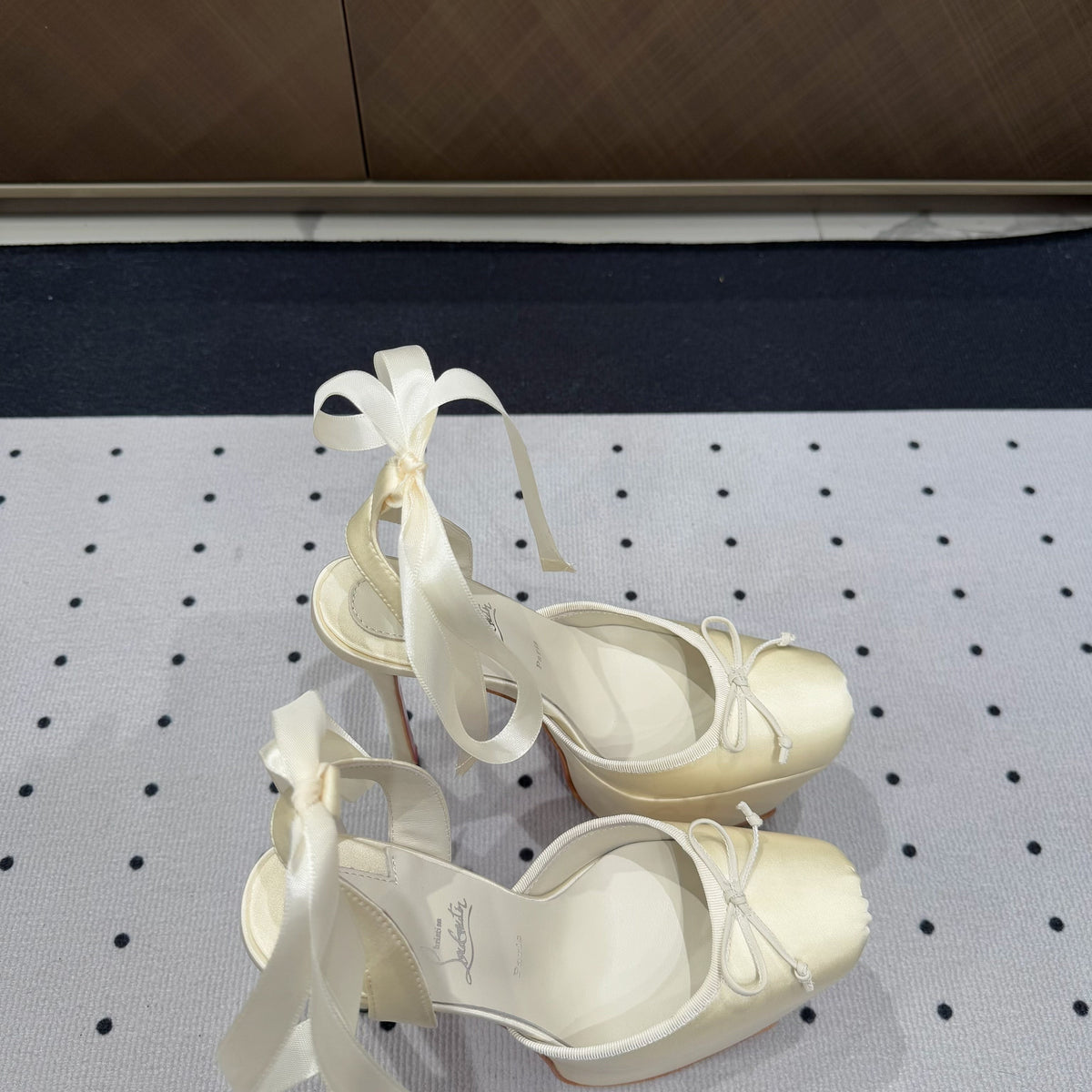 Ava’s Mode - High-Quality Designer Products for You - AFFORDABLE LUXURY HEELS - 8223