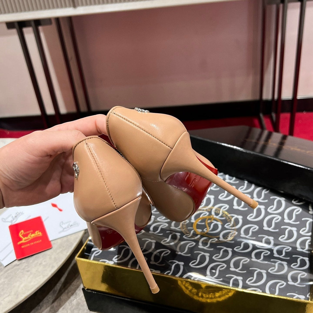 Ava’s Mode - High-Quality Designer Products for You - AFFORDABLE LUXURY HEELS - 8175