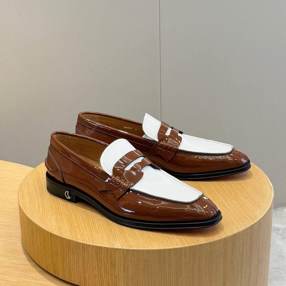 Ava’s Mode - High-Quality Designer Products for You - AFFORDABLE LUXURY HEELS - 8275