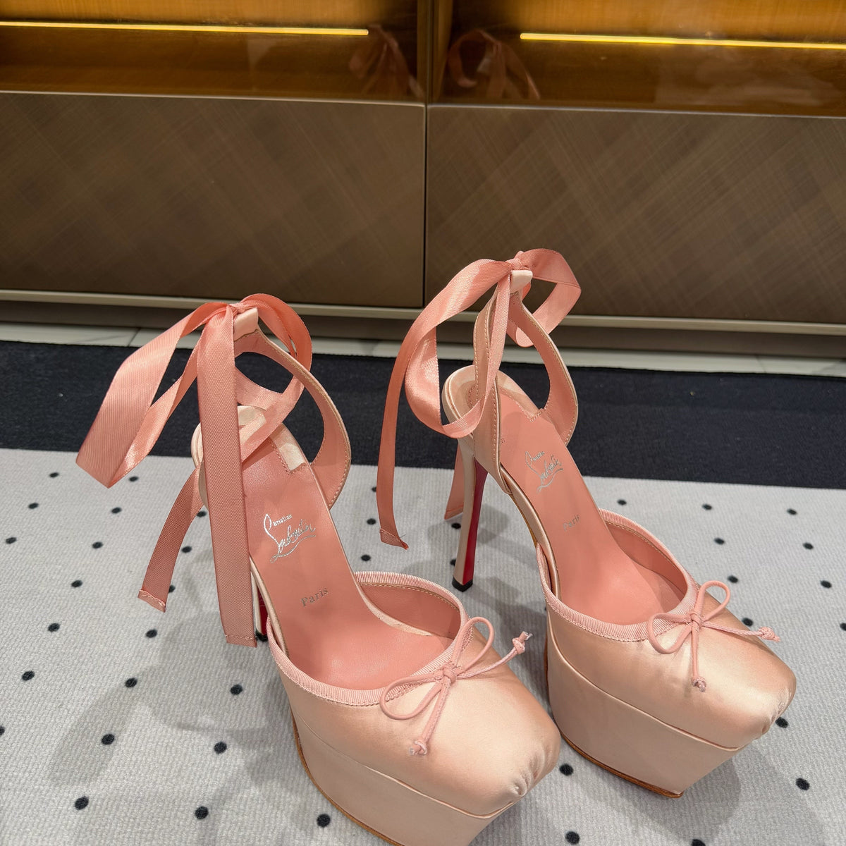 Ava’s Mode - High-Quality Designer Products for You - AFFORDABLE LUXURY HEELS - 8219