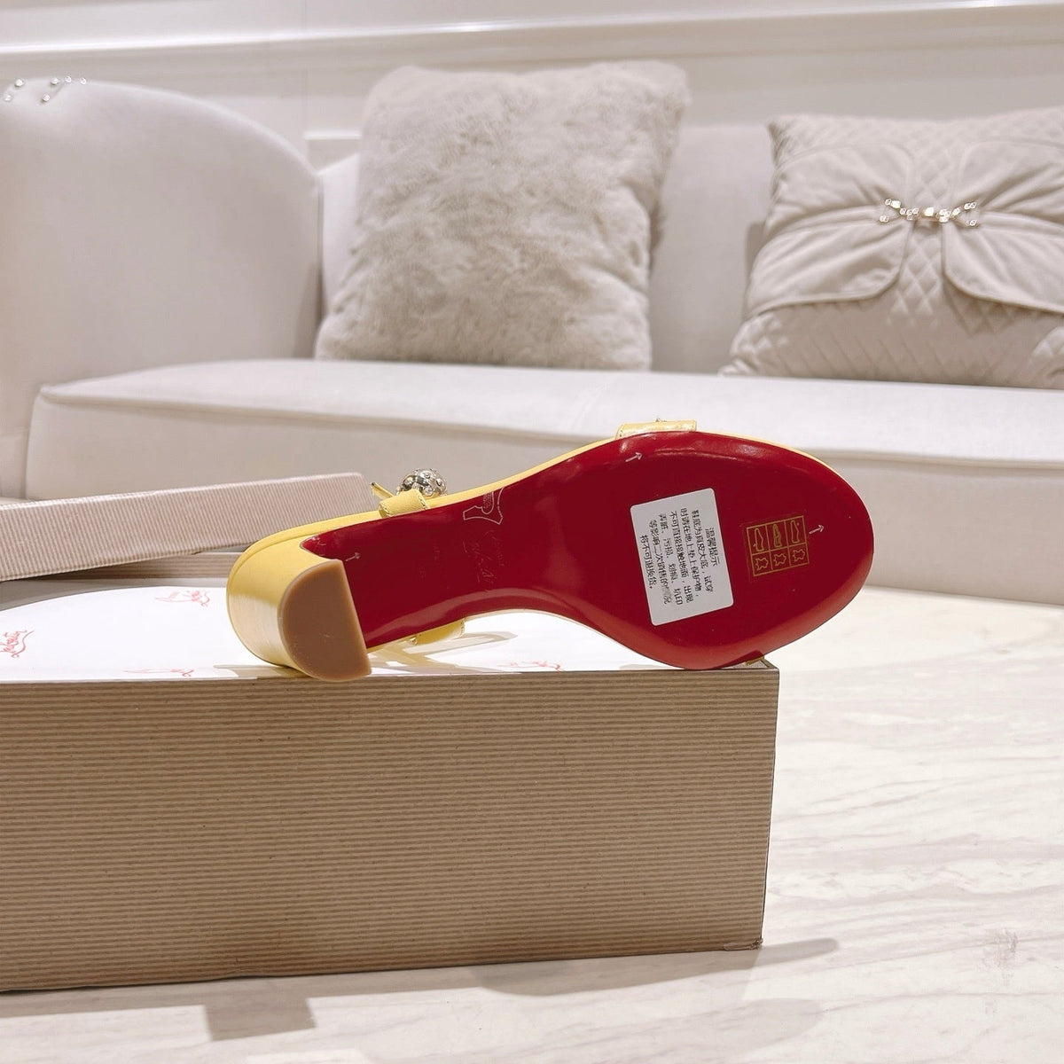 Ava’s Mode - High-Quality Designer Products for You - AFFORDABLE LUXURY HEELS - 8207