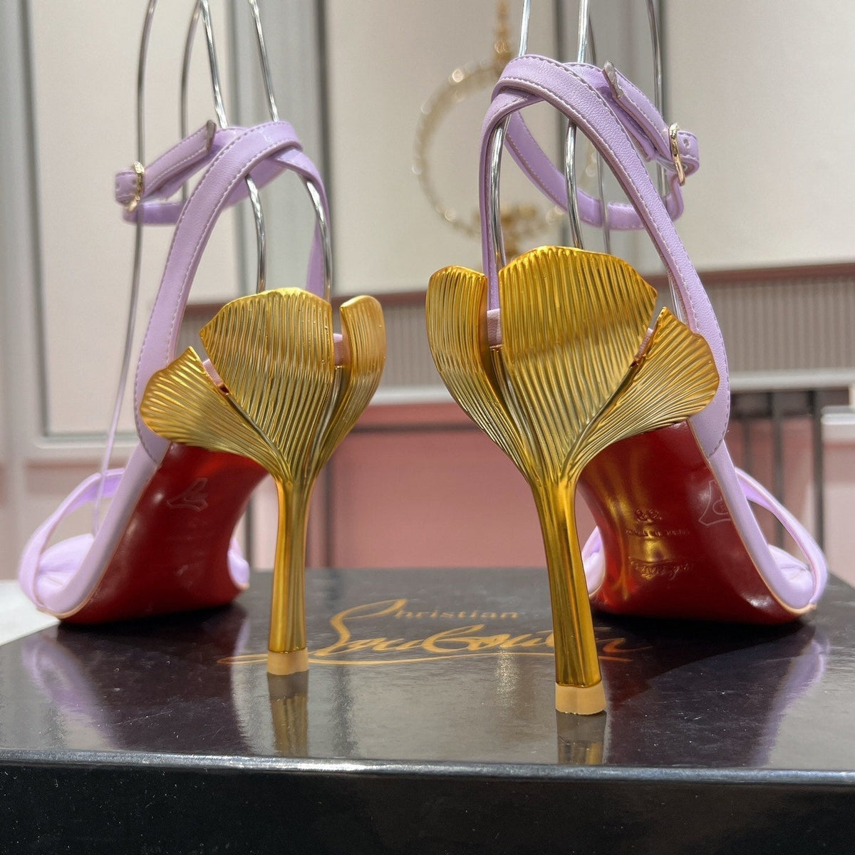Ava’s Mode - High-Quality Designer Products for You - AFFORDABLE LUXURY HEELS - 8095