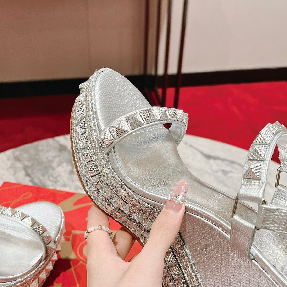 Dragons Bags - High-Quality Designer Products for You - AFFORDABLE LUXURY HEELS - 8323