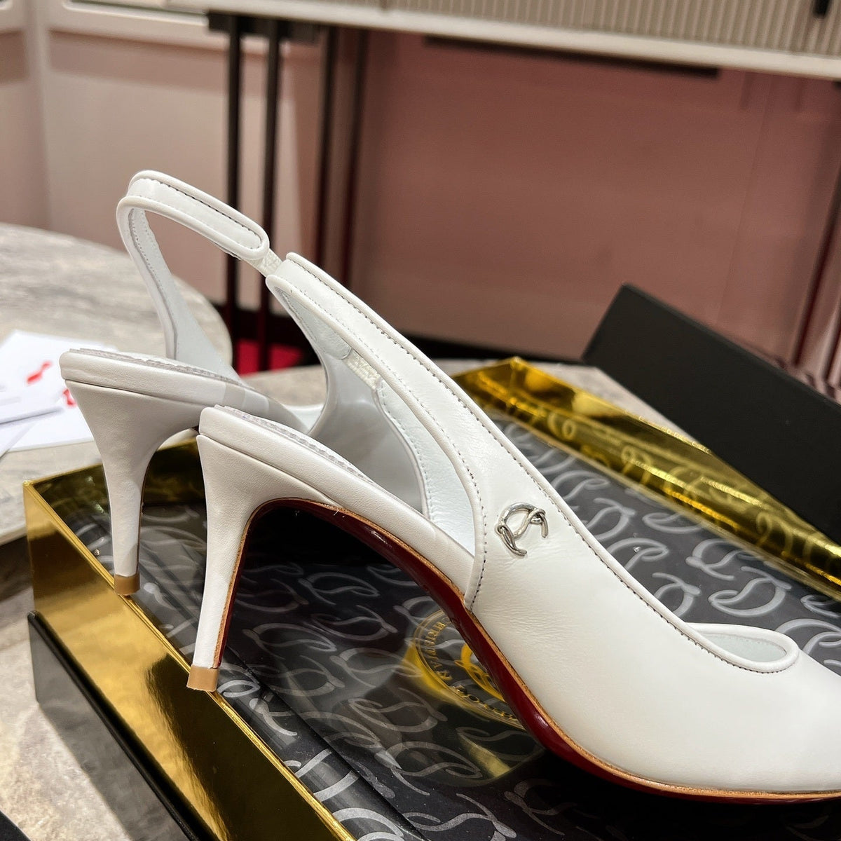 Ava’s Mode - High-Quality Designer Products for You - AFFORDABLE LUXURY HEELS - 8179
