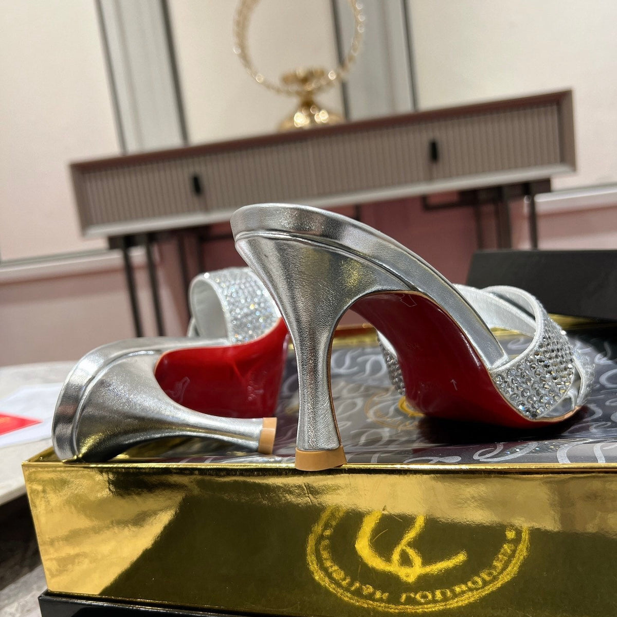 Ava’s Mode - High-Quality Designer Products for You - AFFORDABLE LUXURY HEELS - 8079