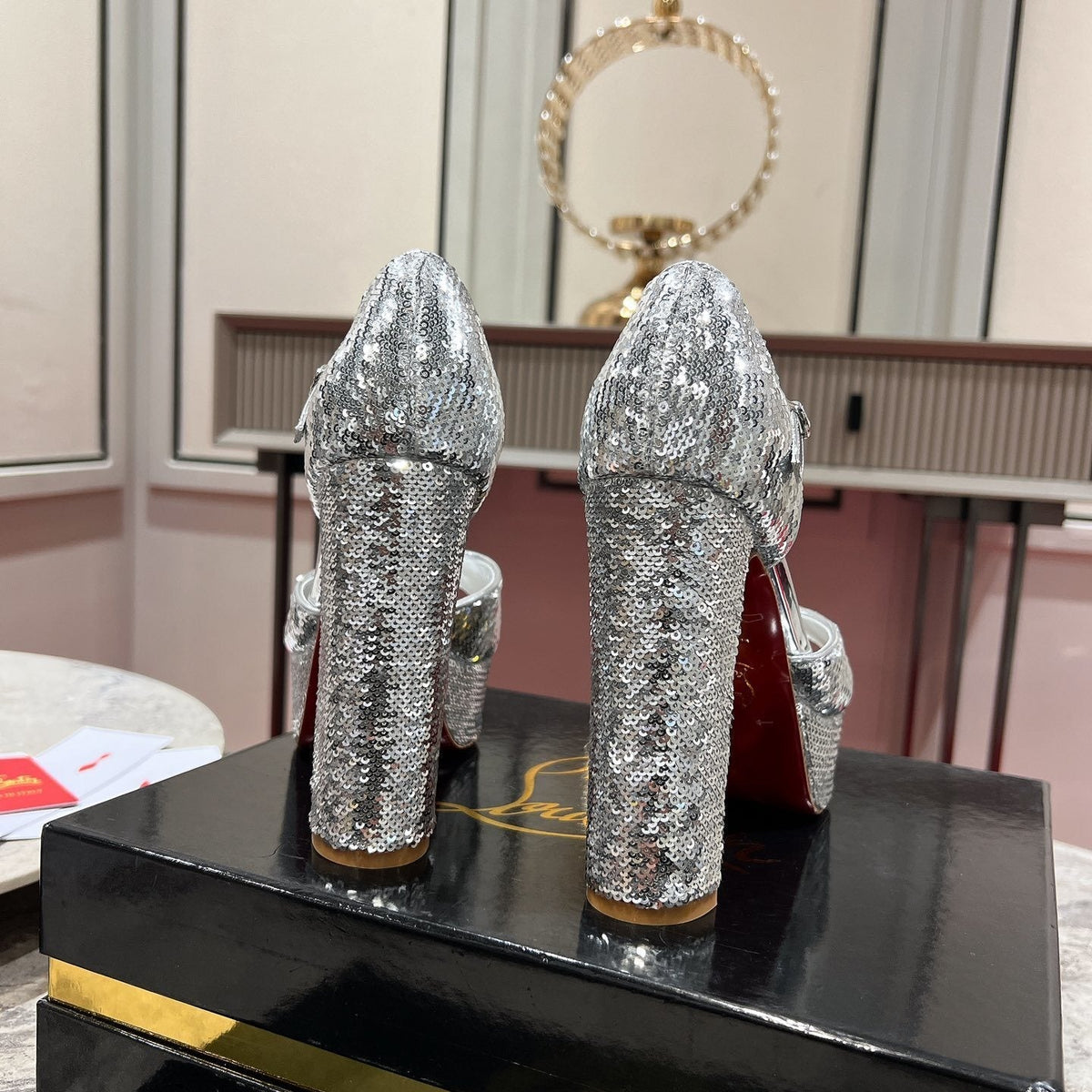 Ava’s Mode - High-Quality Designer Products for You - AFFORDABLE LUXURY HEELS - 8235