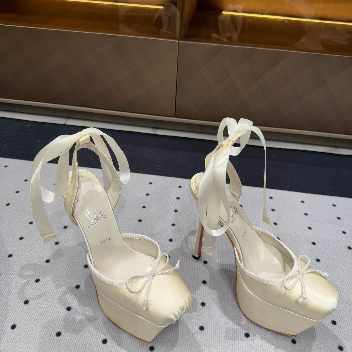 Ava’s Mode - High-Quality Designer Products for You - AFFORDABLE LUXURY HEELS - 8223