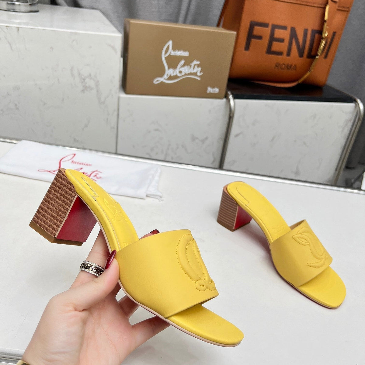 Ava’s Mode - High-Quality Designer Products for You - AFFORDABLE LUXURY HEELS - 8055