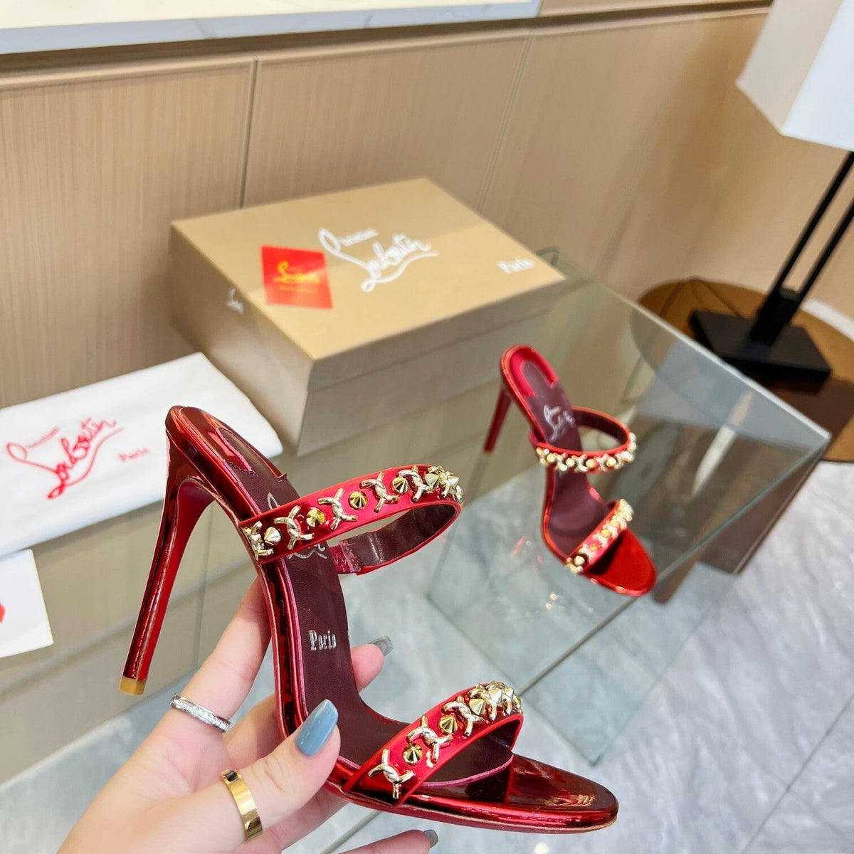 Ava’s Mode - High-Quality Designer Products for You - AFFORDABLE LUXURY HEELS - 8011