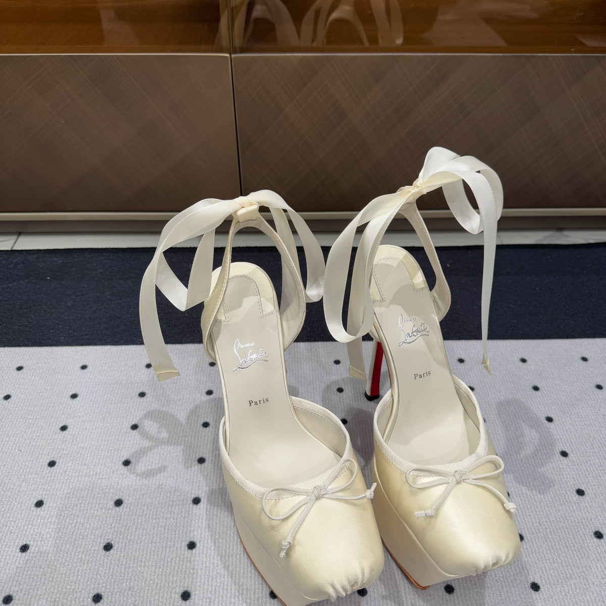 Ava’s Mode - High-Quality Designer Products for You - AFFORDABLE LUXURY HEELS - 8223