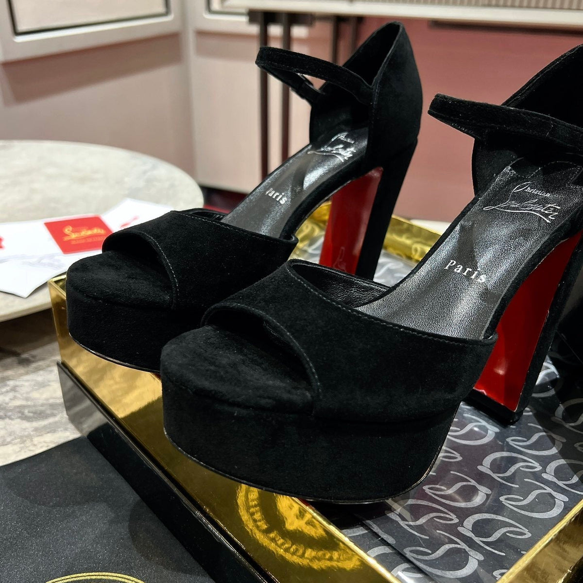 Ava’s Mode - High-Quality Designer Products for You - AFFORDABLE LUXURY HEELS - 8239
